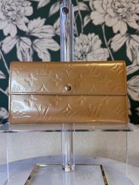 Louis Vuitton Authentic Patent Monogram Wallet in Camel